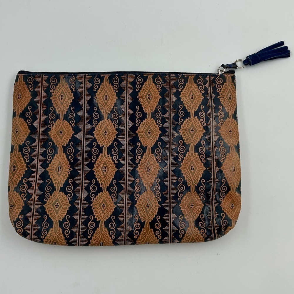 Brown Pattern Textured Clutch - Picture 3 of 4
